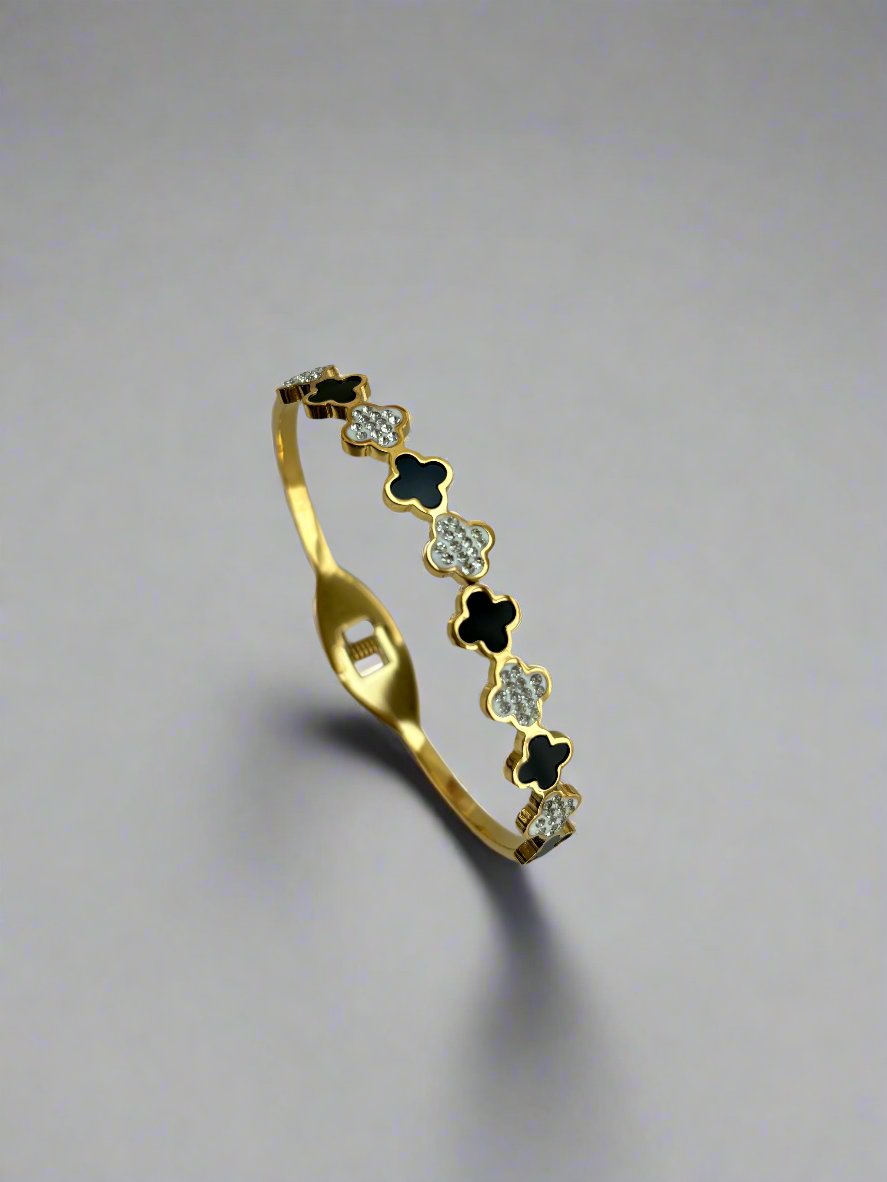 Luster Clover Bangle