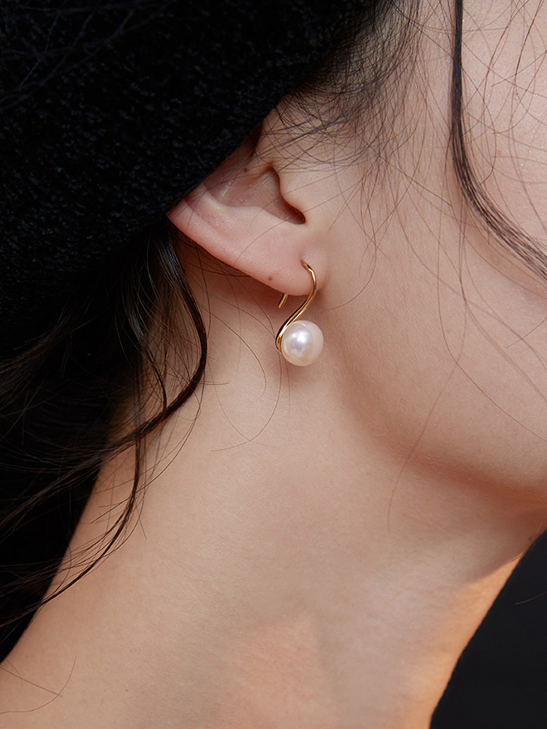 The Shepherd Hook Earrings with Lustrous Pearls